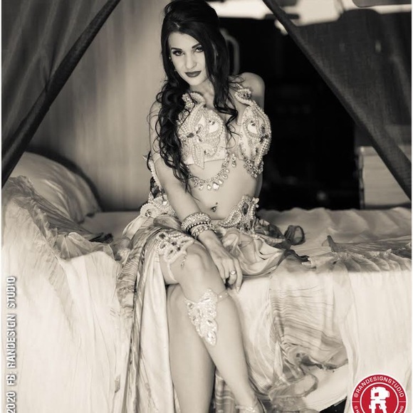 Meet your Posher, Kelly Avena - Picture 5 of 5